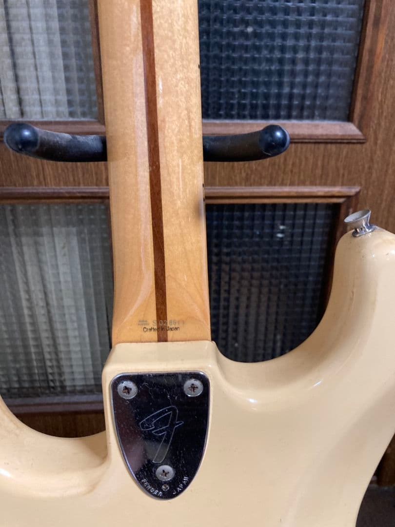 Fenderストラトキャスターエレキギターとアンプ