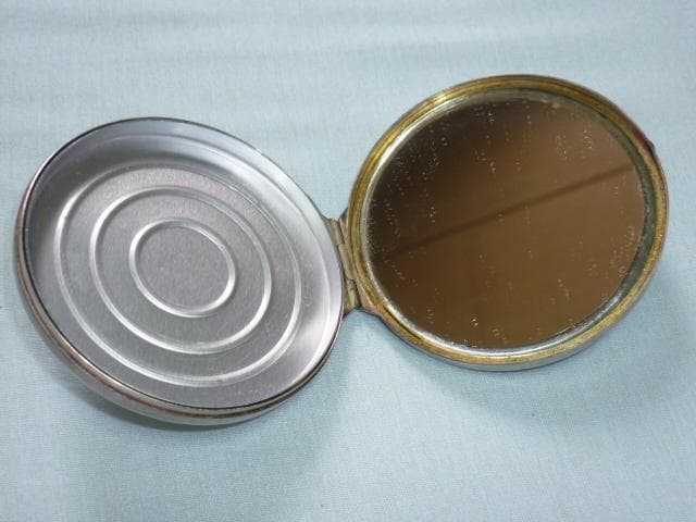 美品大正後期◆銀座 大勝堂 篠笹紋と三つ松皮菱紋 銀製 SILVER コンパクト