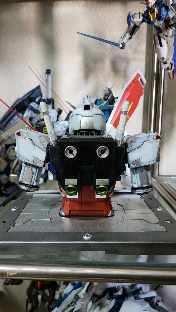 ガンプラ　横浜実物大ガンダム胸像モデル　全塗装