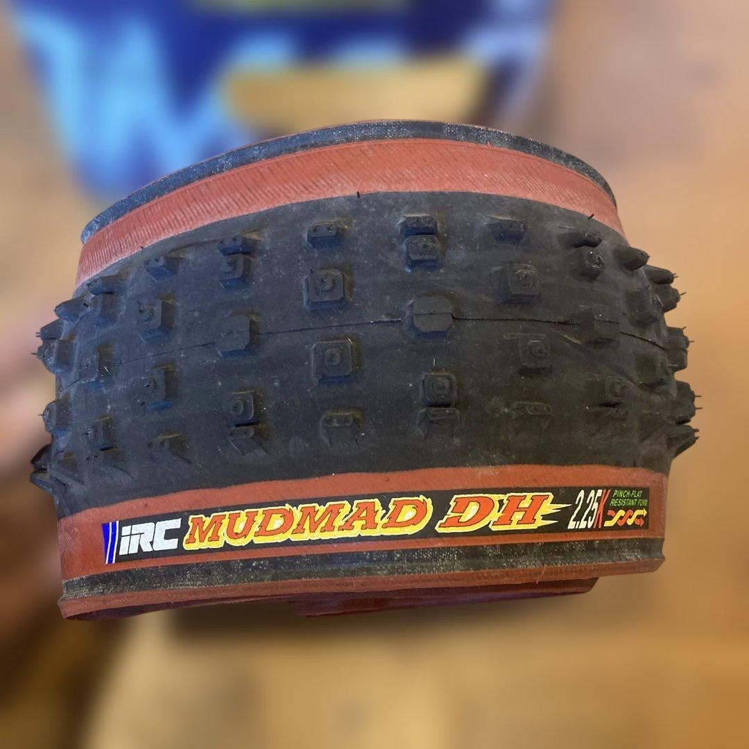 IRC MADMAD DH2.25 26 x 2.25 タイヤ 2本セット