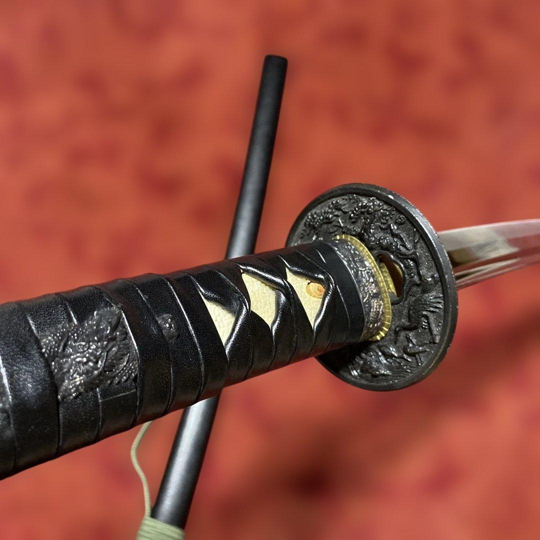 豪華居合刀 黒革巻柄 鶴松図楕円鍔 黒梨地鞘