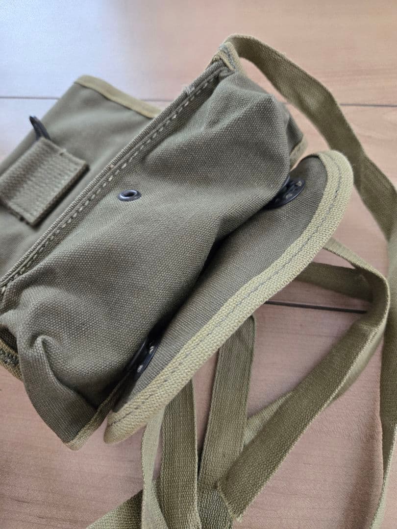 第二次大戦中　実物　U.S. 1944年製 3ポケットポーチ