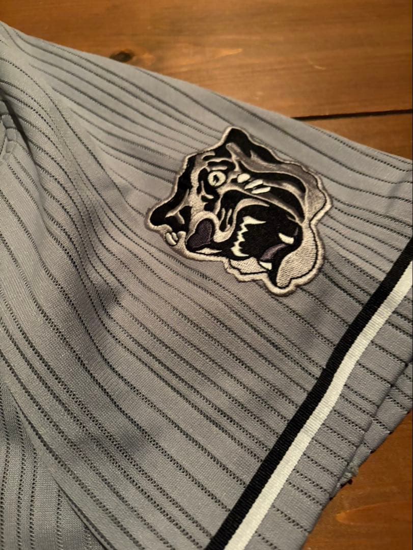 激レア　阪神タイガース　シャープ　レプリカユニフォーム　刺繍　銀ロゴ