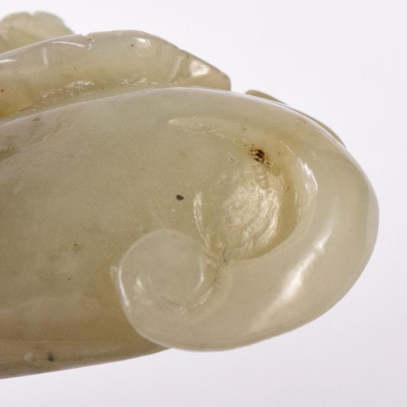 中国　玉石彫刻　神獣　根付　紙鎮　置物　C　8599E