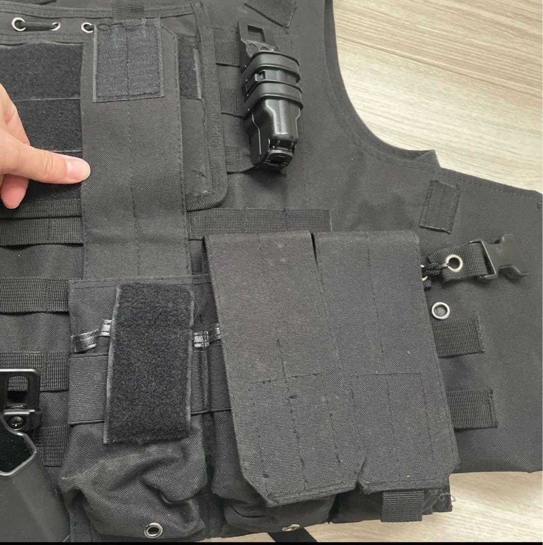 サバゲー特殊部隊セット　黒迷彩服、ベスト、ヘルメット、フェイスガード点、インナー