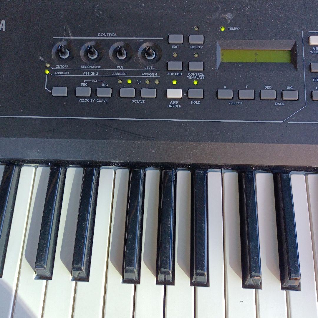 Yamaha KX61 シンセサイザー