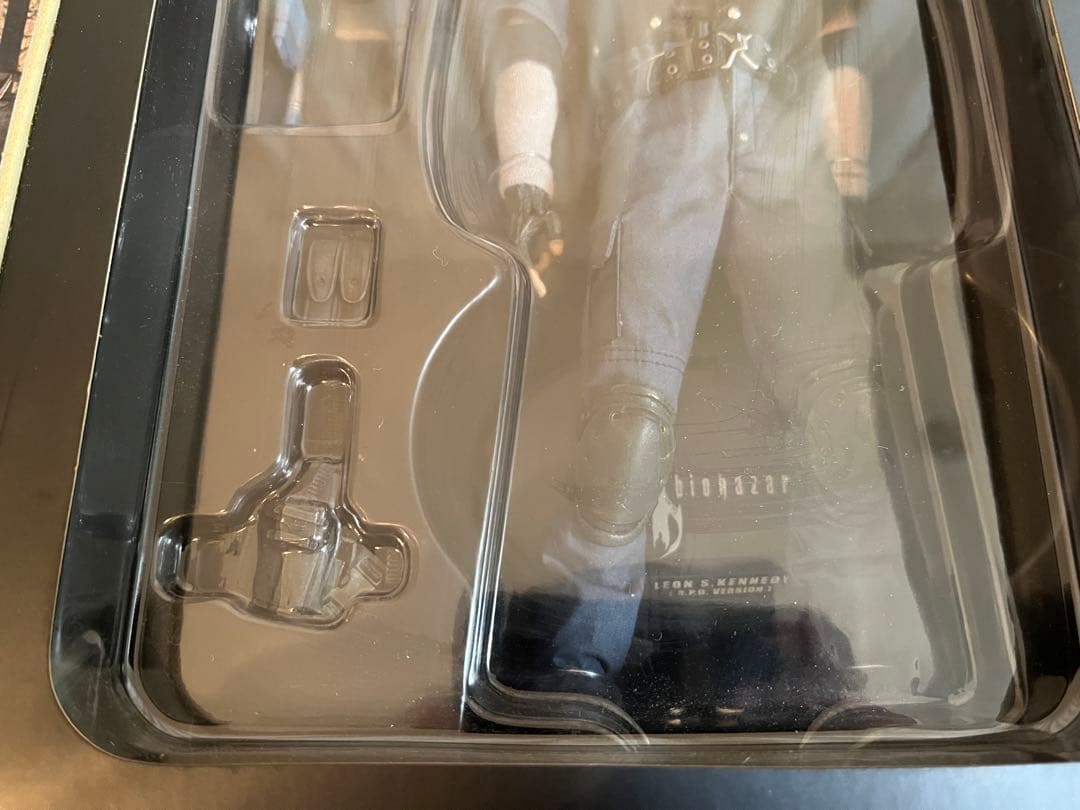 【未開封】バイオハザード4　1/6スケールフィギュア　レオン(RPD Ver)