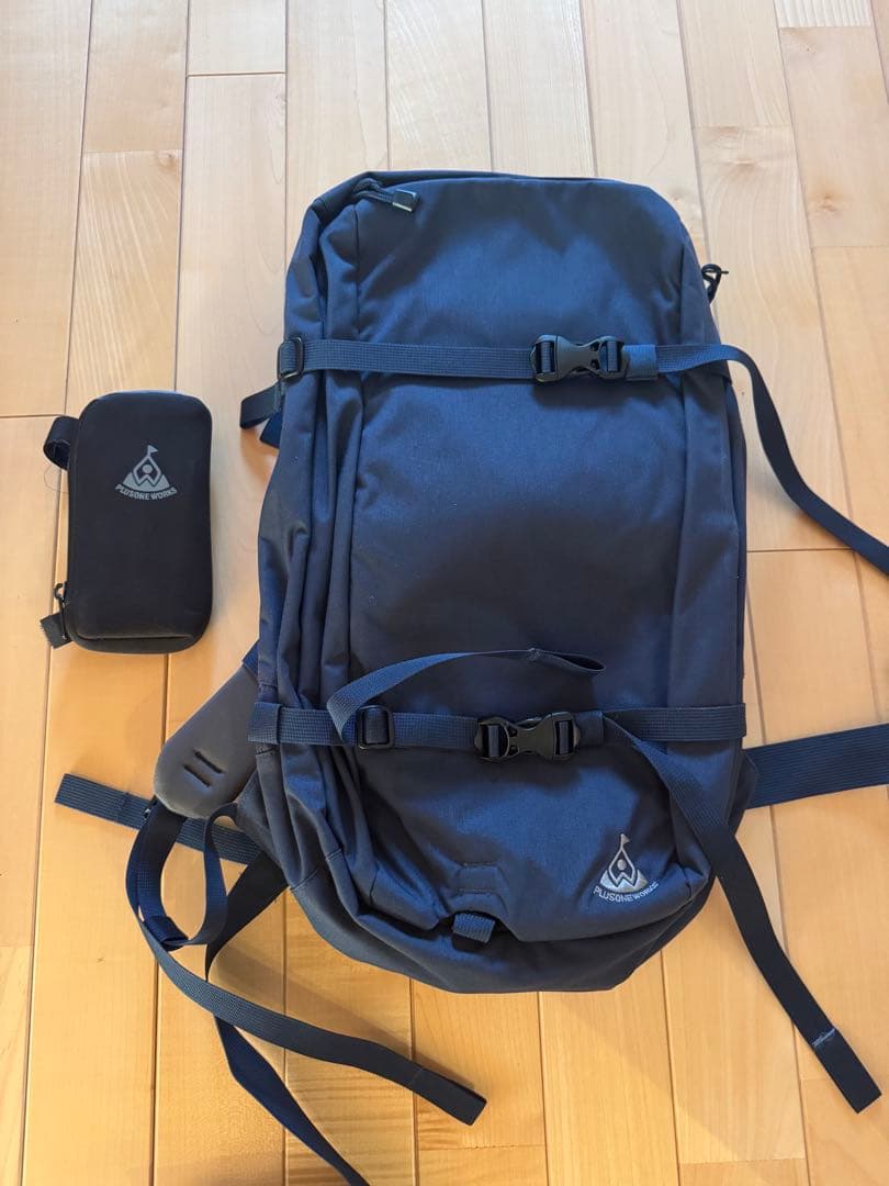 PLUSS ONE WORKS バックパック モバイルケース付