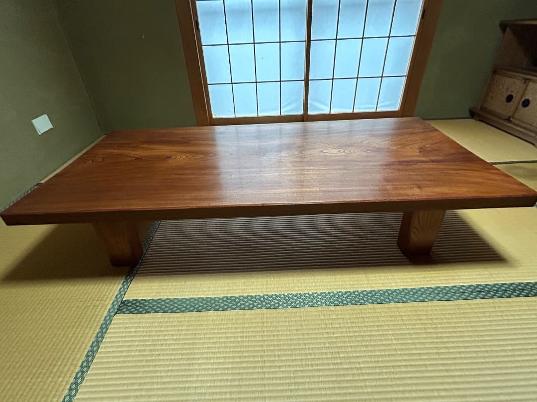 欅材の座卓 (松岡日出雄 作)
