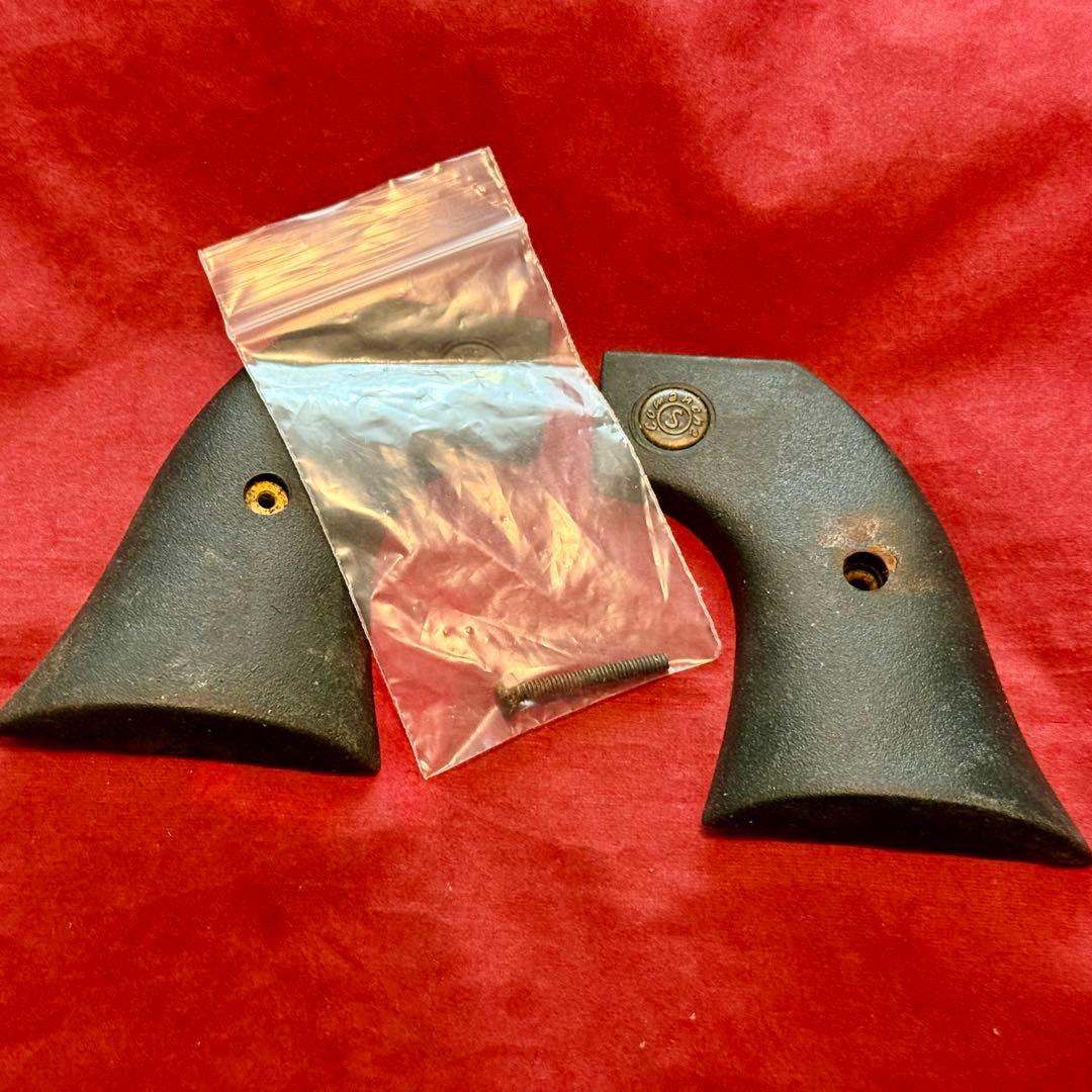 コマンチ 木製グリップ コルト/ ルガー 互換？