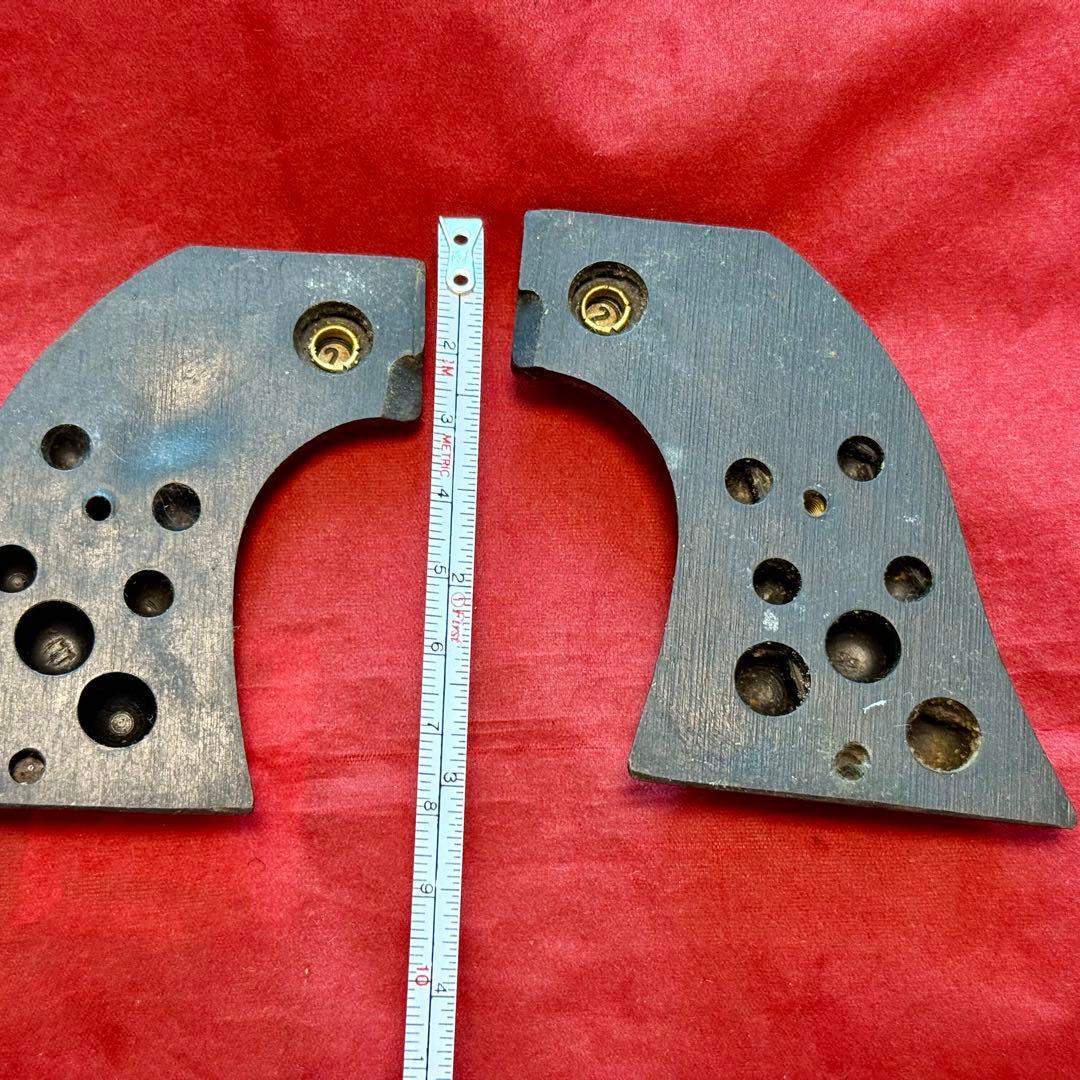 コマンチ 木製グリップ コルト/ ルガー 互換？