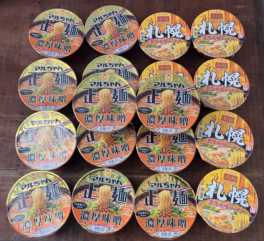 カップ麺　お菓子などの販売です。