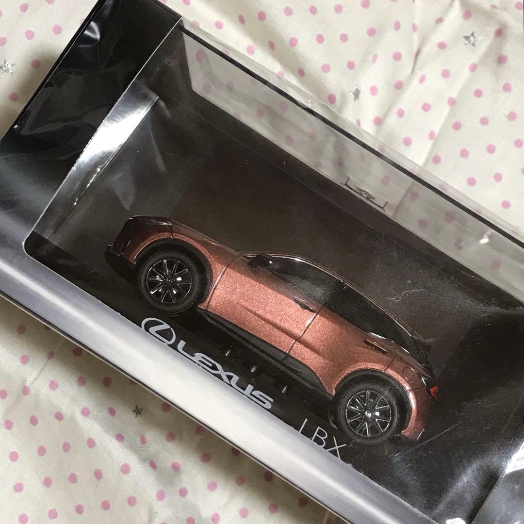 レクサス　LBX 左ハンドル　京商　②