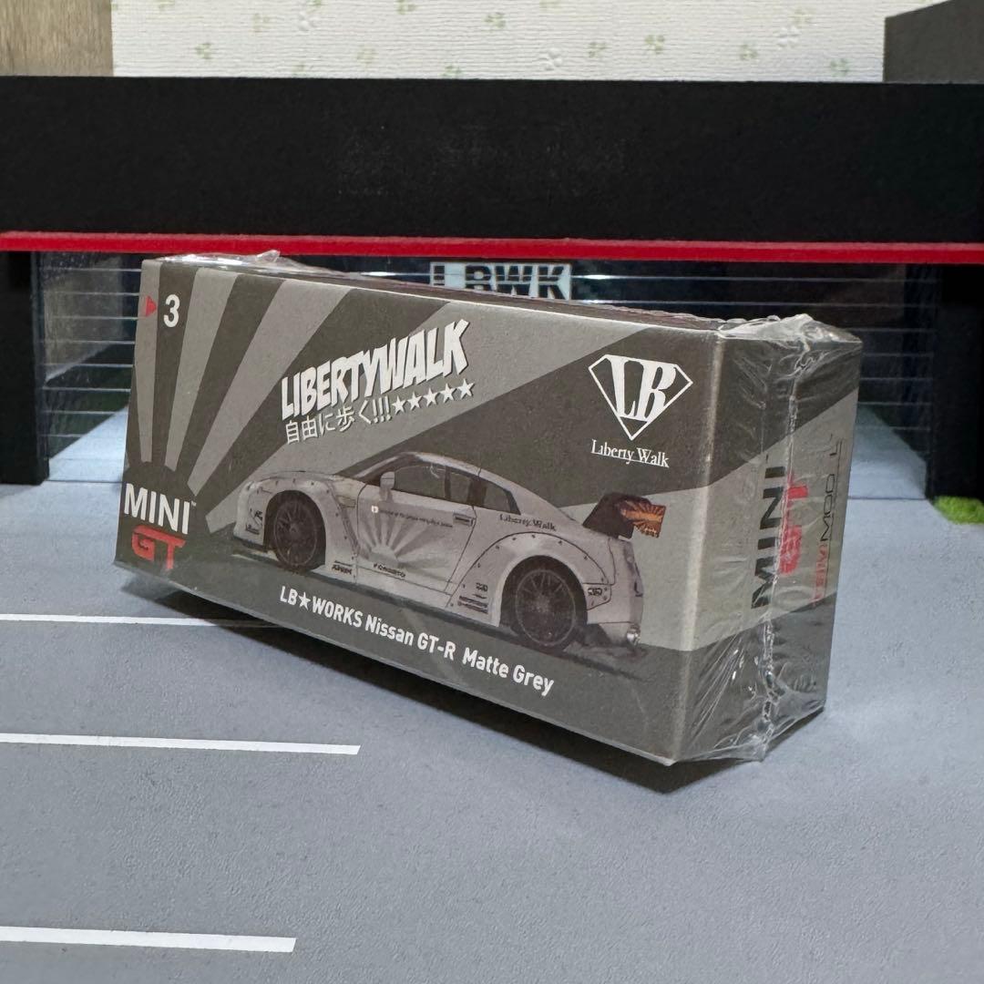 MINIGT 1/64　LBWK NISSAN GT-R（R35）　3