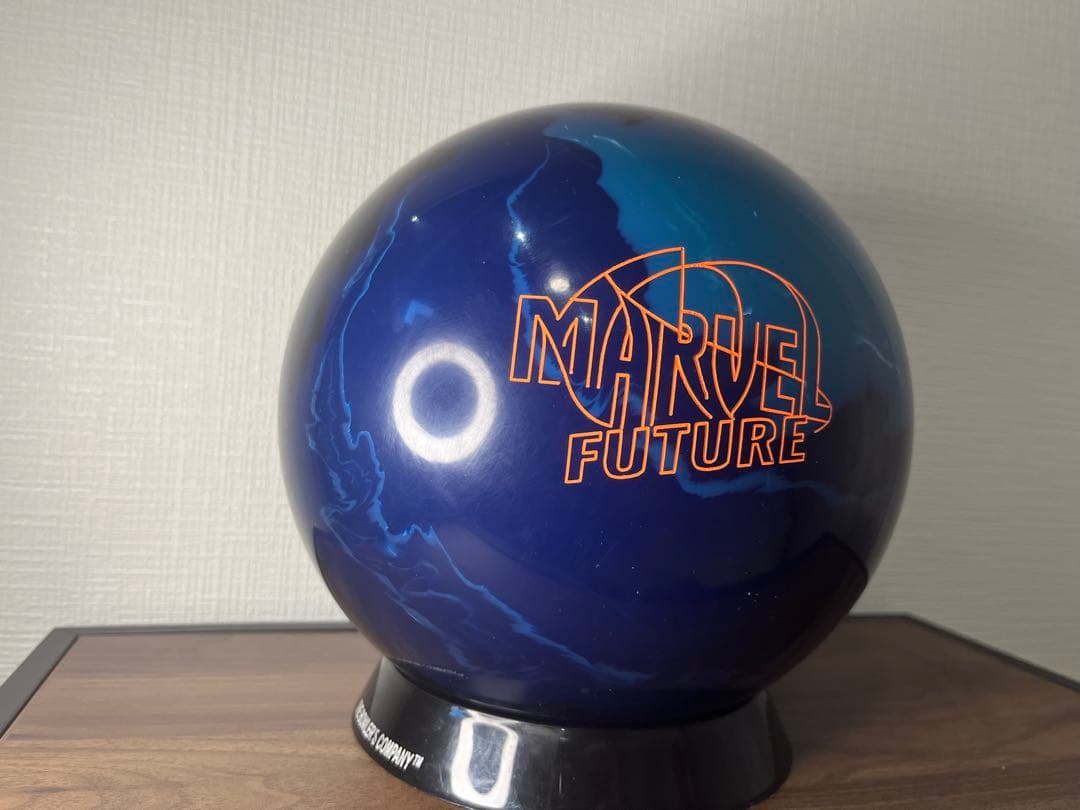 【新品】 ボウリング　STORM MARVEL FUTURE