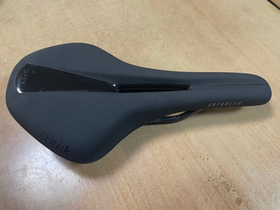Fizik ANTARES R1 ブラック サドル