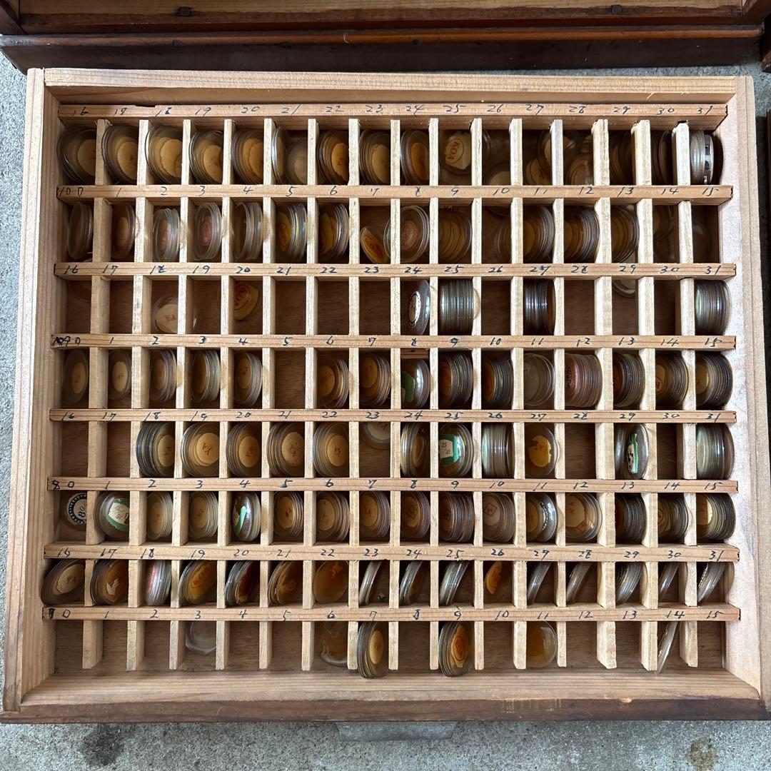 時計風防がたくさん入った小引き出し　5杯　時計部品　針　腕時計　デッドストック