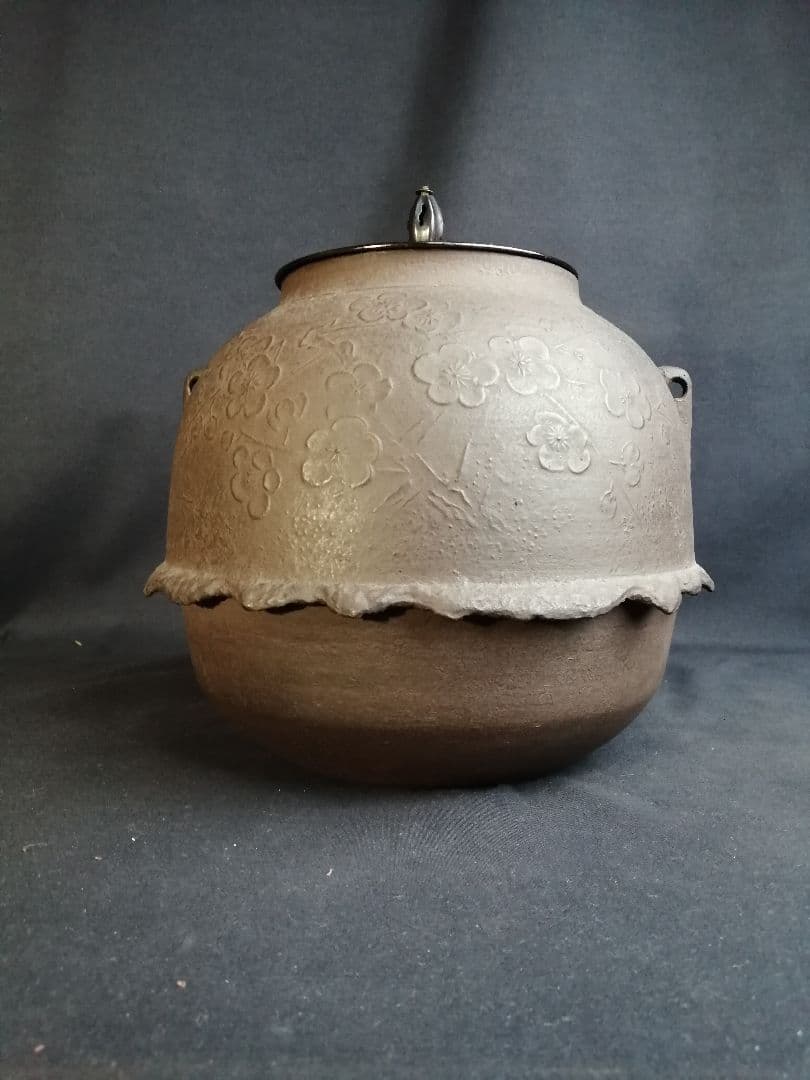 【茶道具】畠春斎造　模東京帝室博物館蔵松桜真形釜　釜245