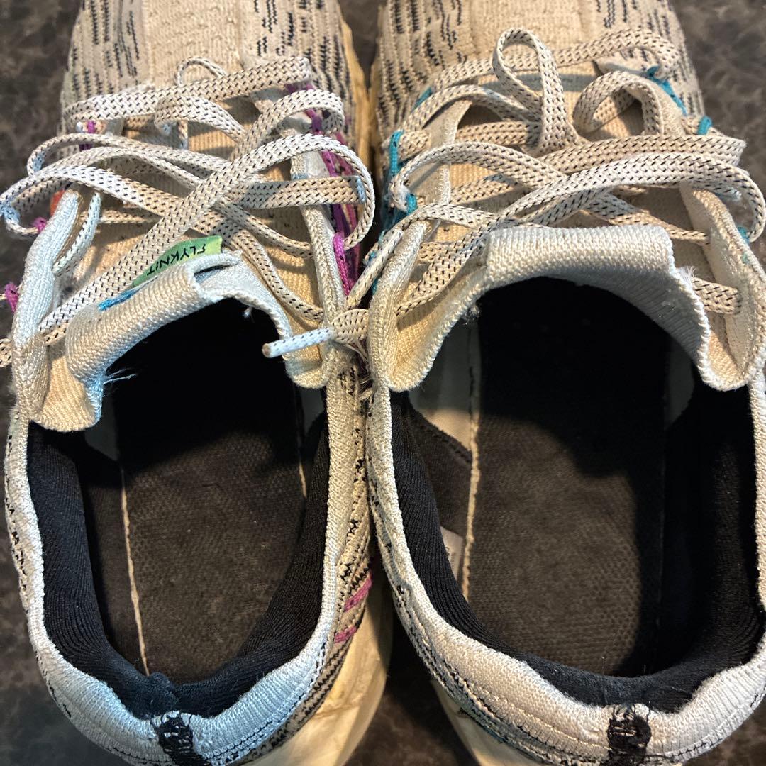 クッション性のあるスパイクシューズ グレー/マルチカラー