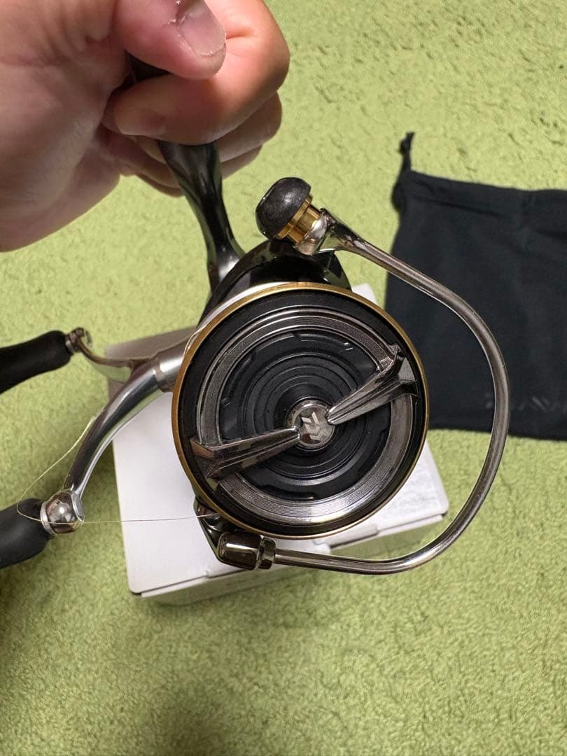 ダイワ LUVIAS 2500S-DH スピニングリール