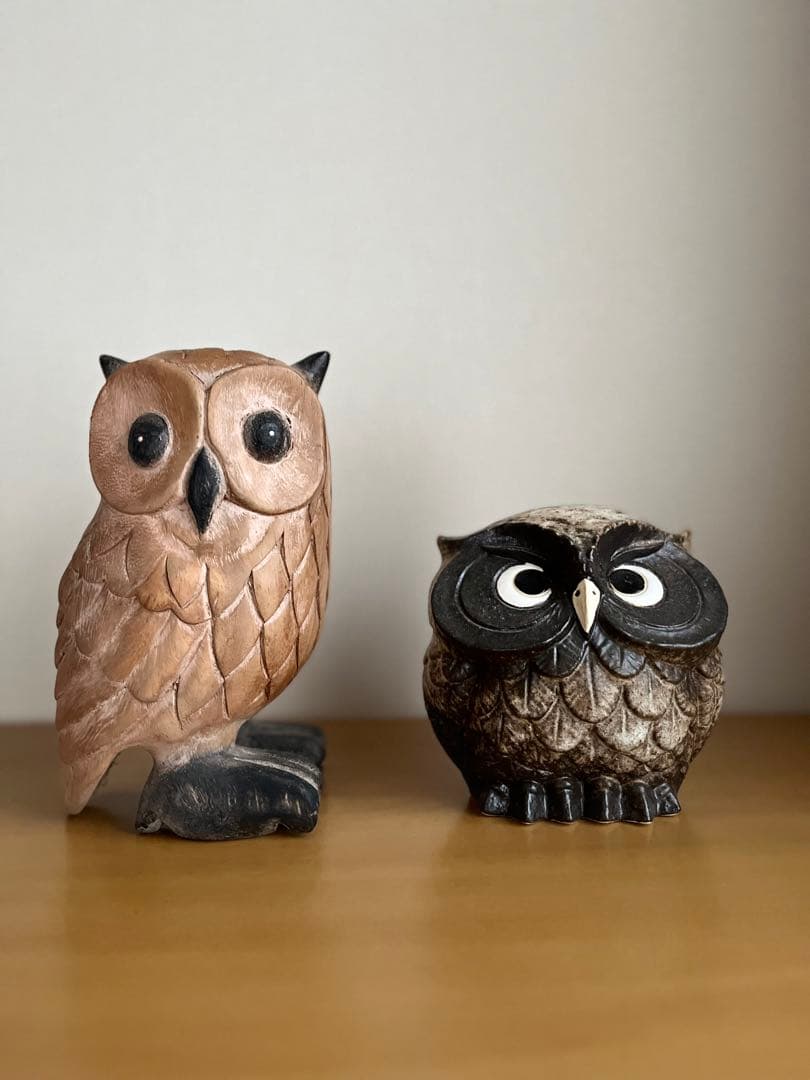 フクロウ置き物　信楽焼と木彫り