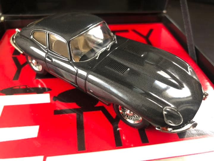 1/43 ixo JAGUAR E TYPE 50周年記念モデル ガンメタリック