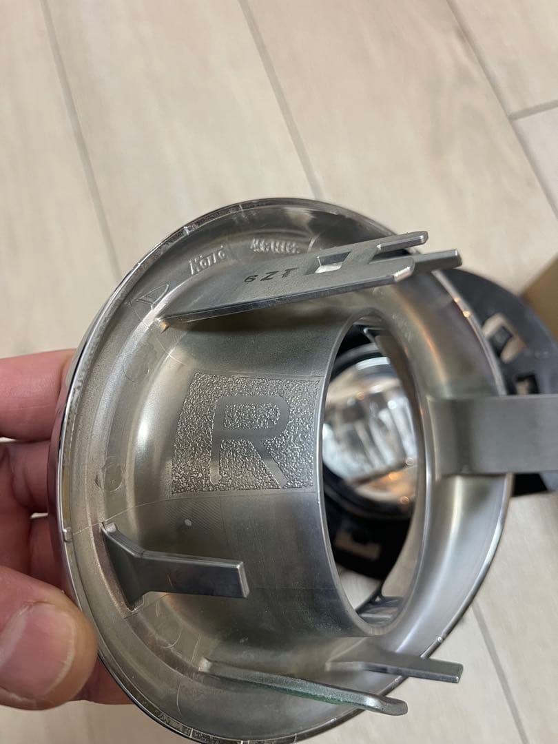 ムーヴキャンバスLA800SLA810S純正右フォグランプ フォグライトLED