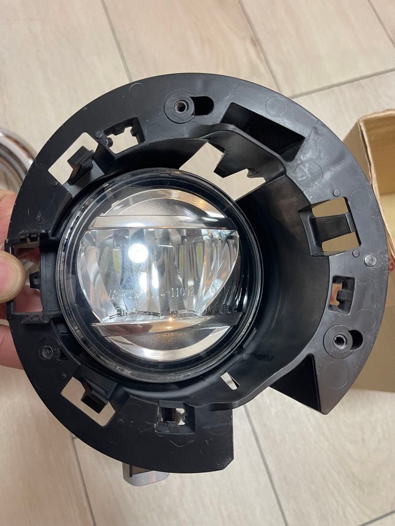 ムーヴキャンバスLA800SLA810S純正右フォグランプ フォグライトLED