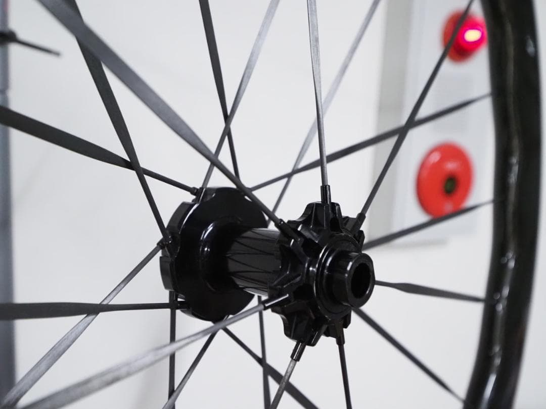 DRIVE HELIX カーボンホイール　チューブレスレディ ディスクブレーキ