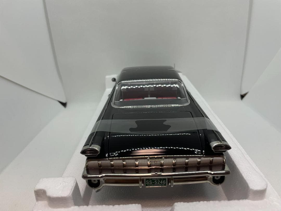 105-010 サンスター 1/18 Oldsmobile 98 HardTop