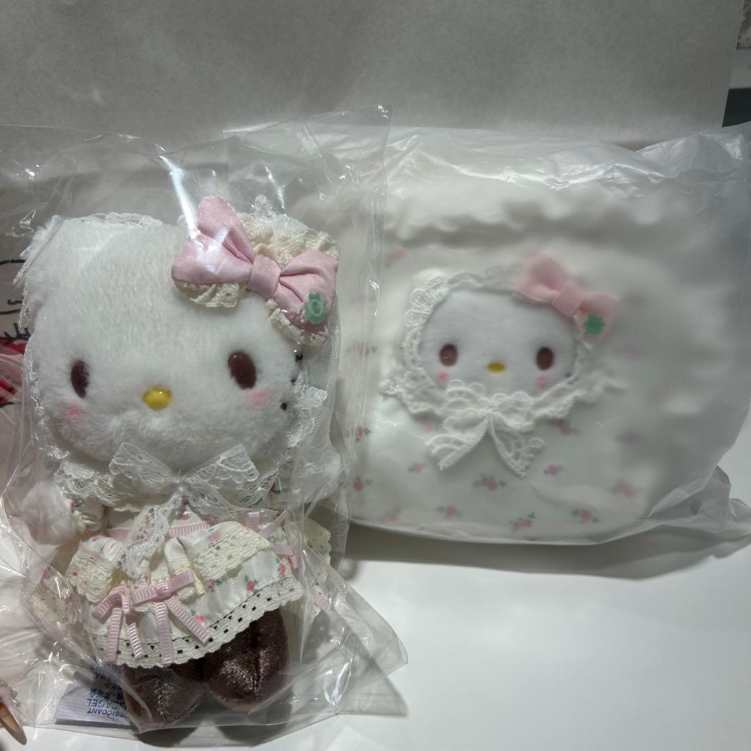 サンリオフォレストレースデザインシリーズキティマスコット・ティッシュポーチセット