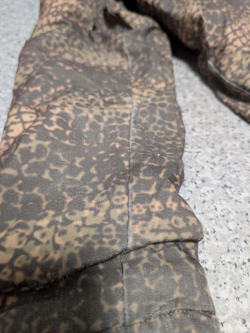 BURTON 迷彩柄orヒョウ柄 スノーボードジャケット　KIDS　Lサイズ