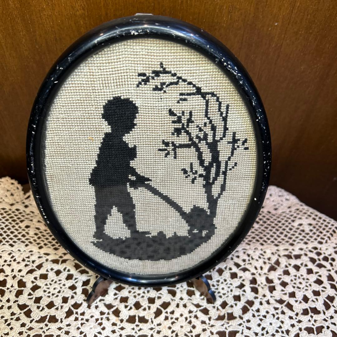 北欧ビンテージ　シルエットモチーフクロスステッチ刺繍額 男の子と女の子2枚セット