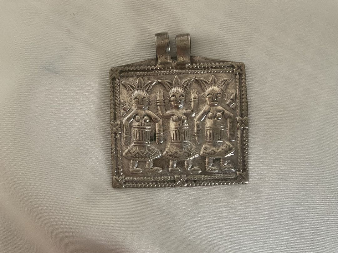 ☆ヴィンテージ！スリランカ銀細工「セレンディップ三人の王子」ペンダントヘッド②