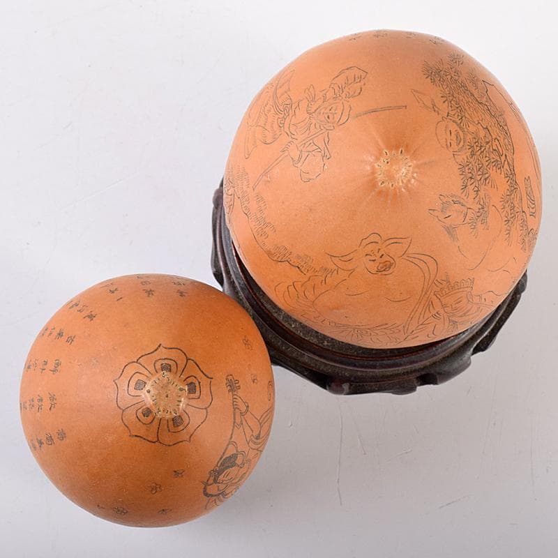 中国　漢詩西遊記刻　漢詩天女刻　丸瓢箪　唐木台付　2点　V　R7974