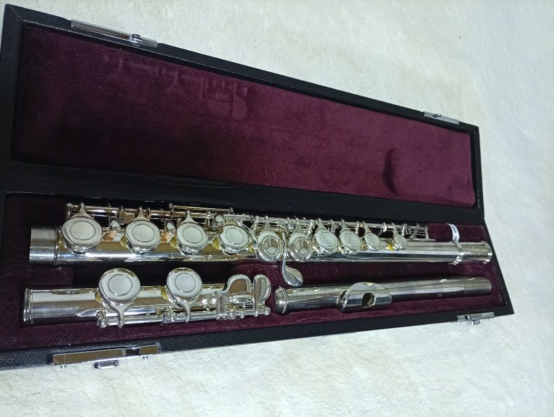 ヤマハ YFL211 フルート　 Eメカ搭載ケース付き　初心者　極美品！