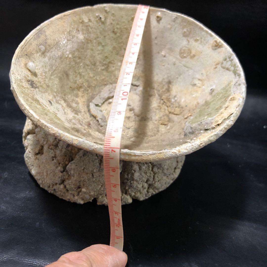 超珍品◾️蔵から超激レアな素焼きの台座が残った雰囲気の凄い抹茶茶碗が出て来ました。