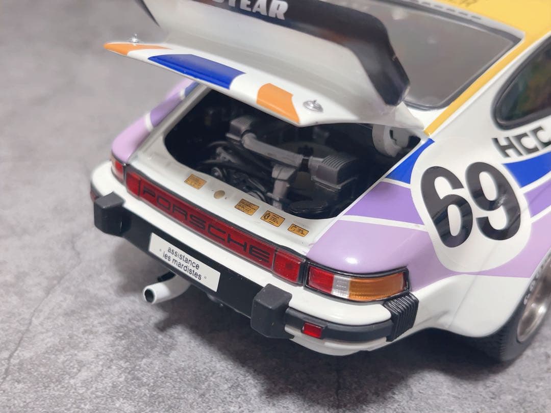 エグゾト 1/18 ポルシェ　934 RSR #69 HCC Skiwear