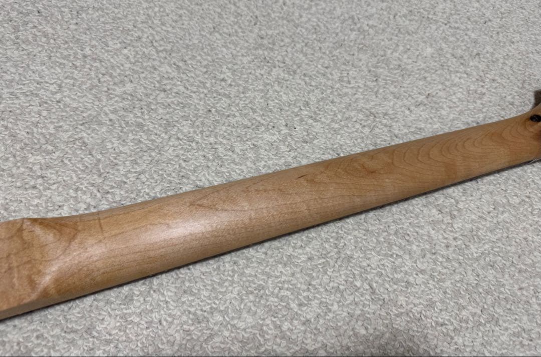 ストラトタイプネック ペグ・ロックナット付