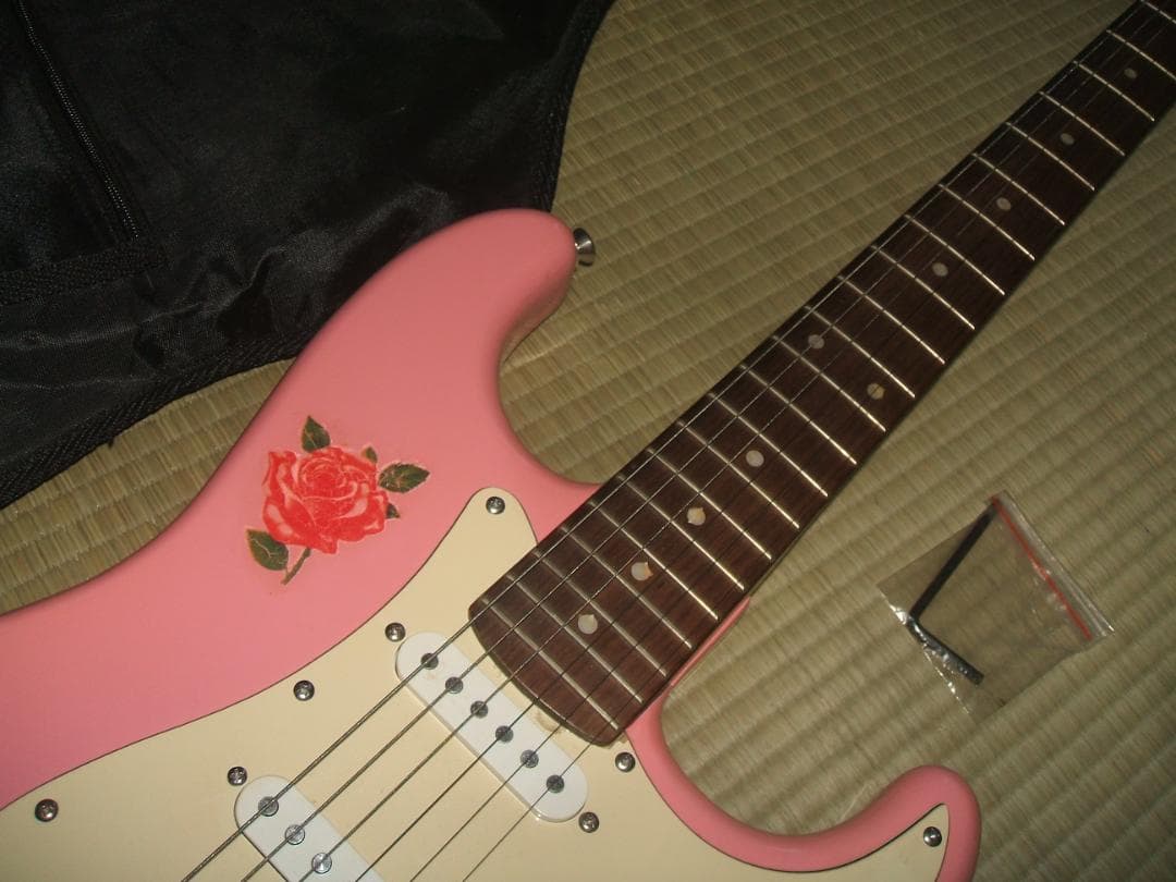 Tony Smith エレキギター　ストラトキャスター ピンク色ボディ
