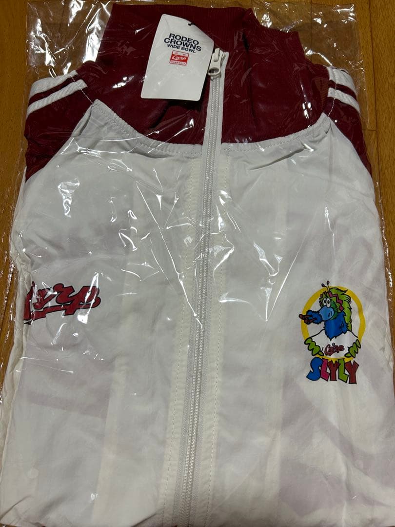 新品未使用品ロデオクラウンズ　カープ　コラボ　赤白ジャケット広島店限定品