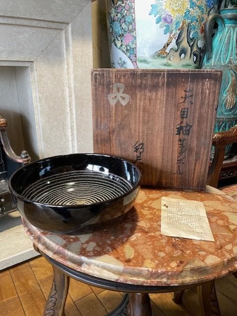 黒い漆器椀 渦巻き模様 木箱付き