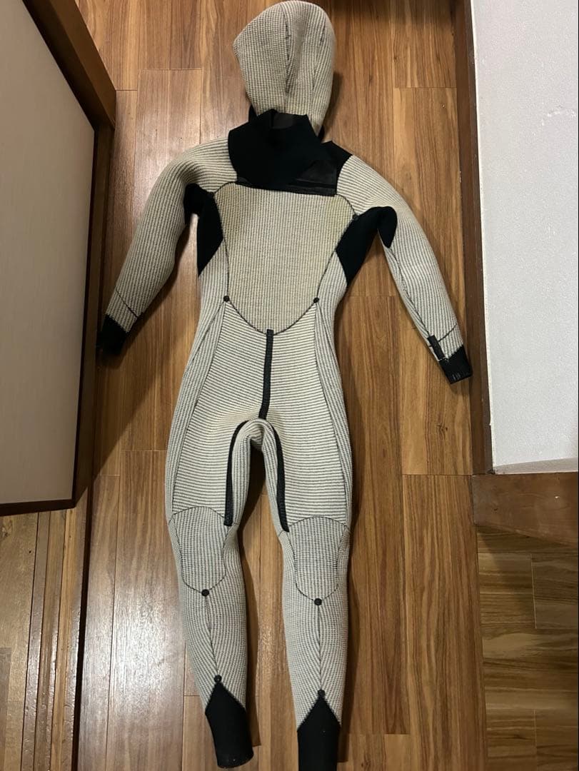 Patagonia パタゴニア　R4フード付きセミドライ