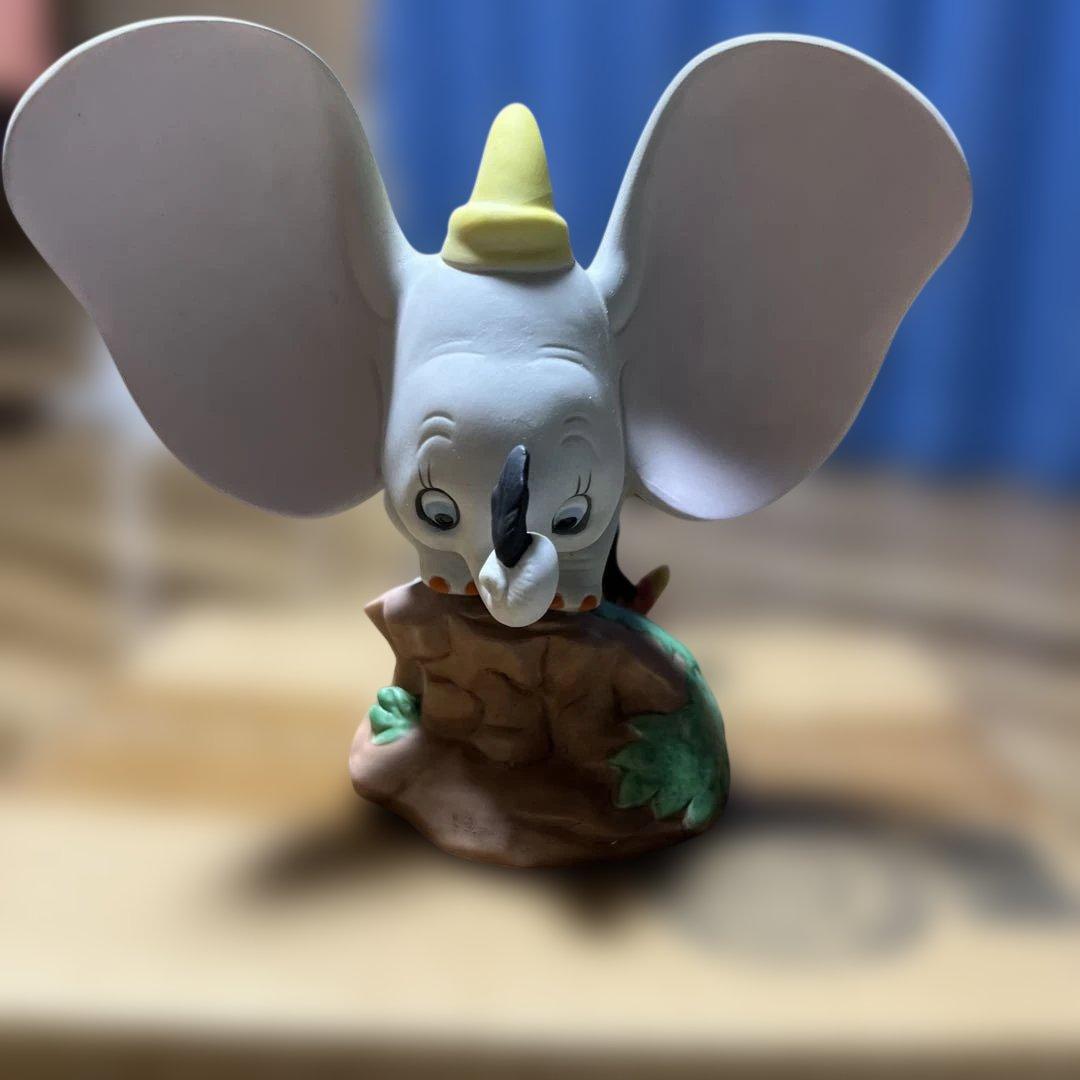ディズニーダンボ陶器置物。