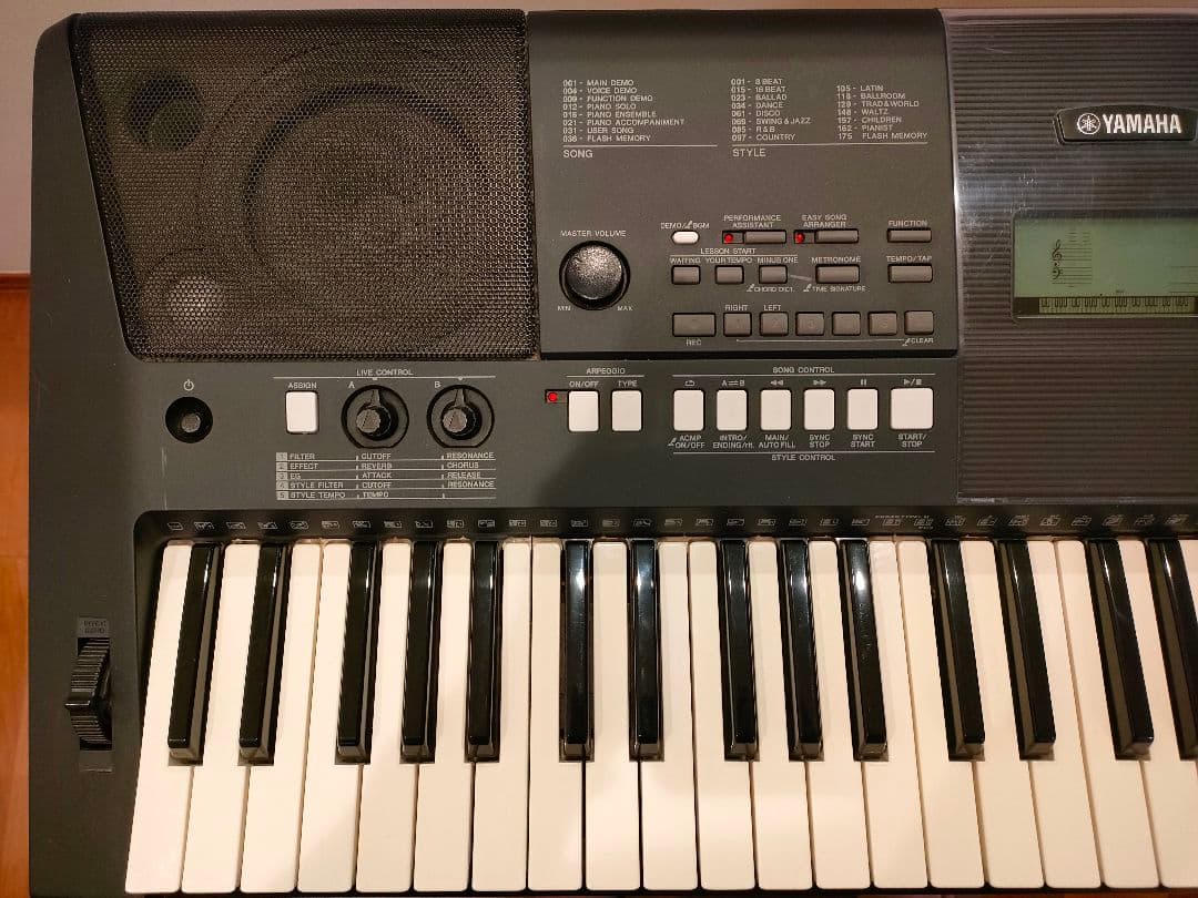 （solo)Yamaha PSR-E423 電子キーボード、スタンド付