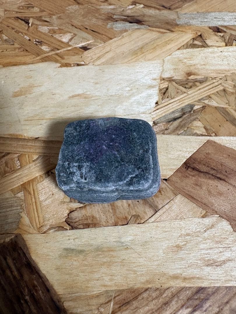 ただの真四角な石