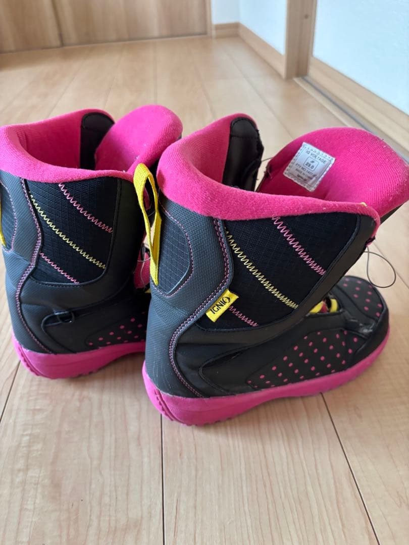 レンタルするよりお得です‼️ キッズスノーボード5点セット