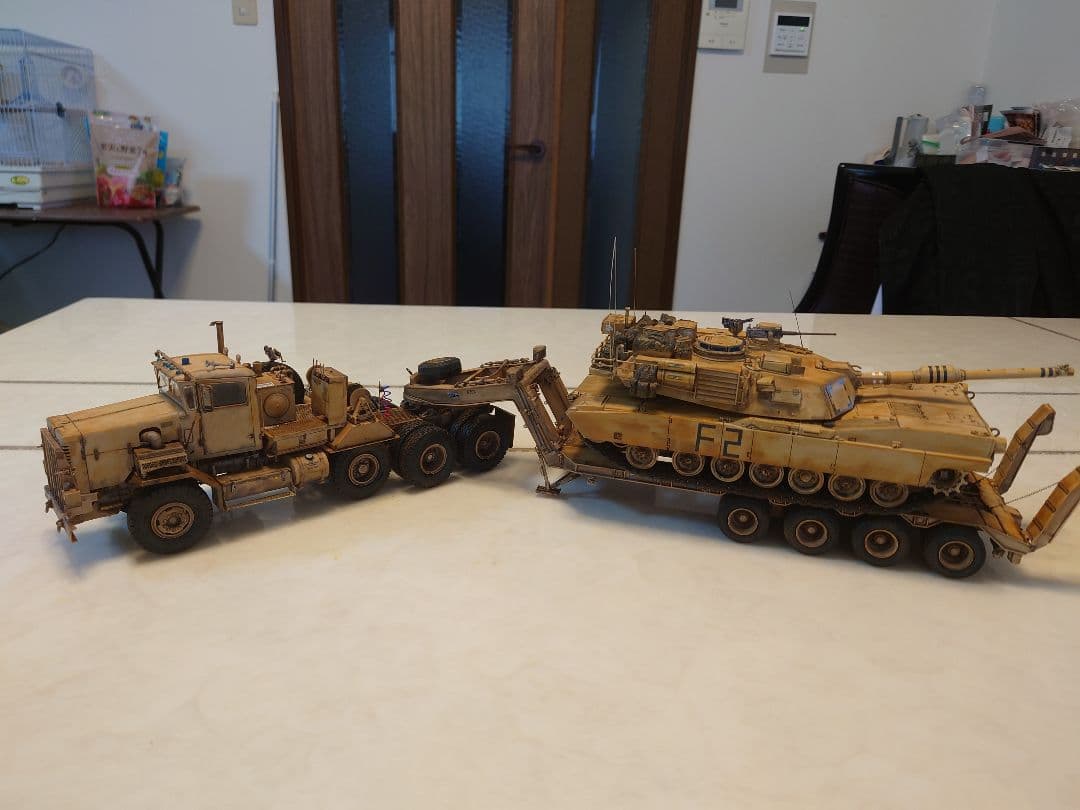 ホビーボス　戦車運搬車＆重装備セミトレーラー＆タミヤ　エイブラムス　1/35