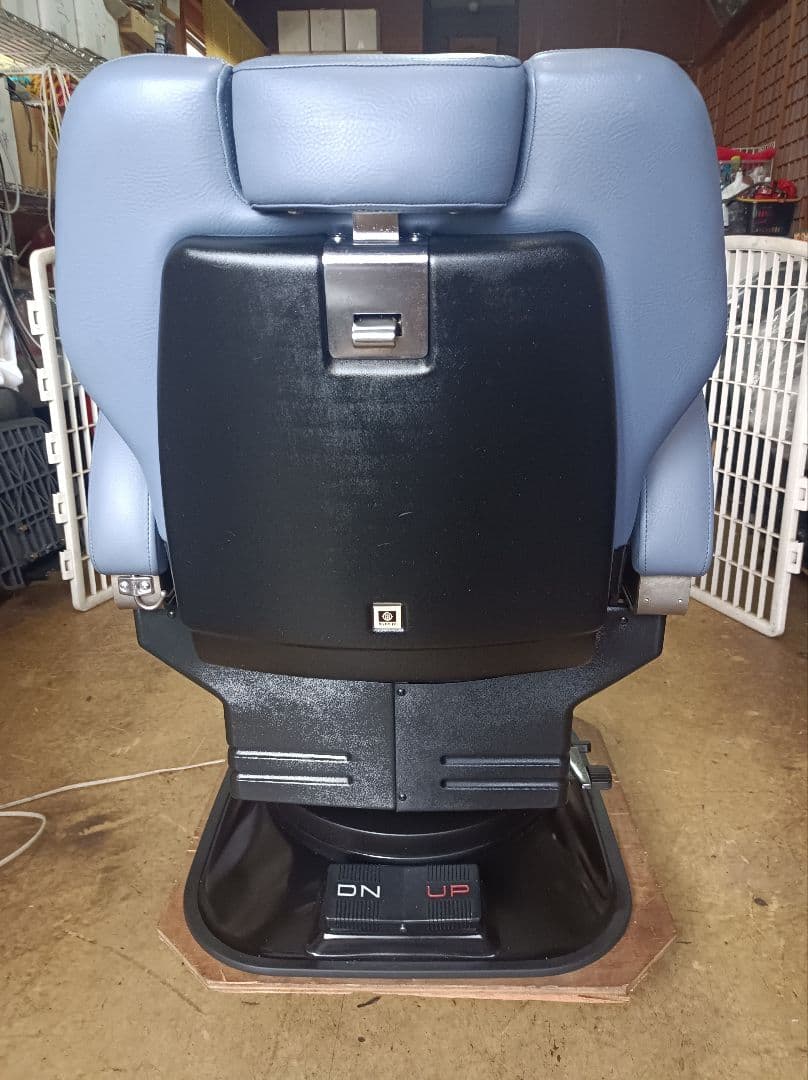 理容機器　新明和椅子　ペアラ