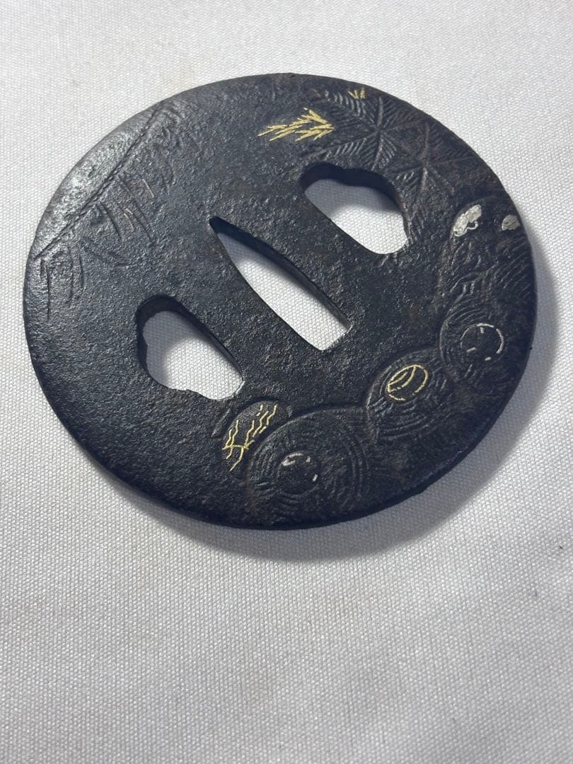 鐔鍔つば　縁起の良い図柄　打ち出の小槌　米俵　七福神　大黒天　鉄地　江戸時代